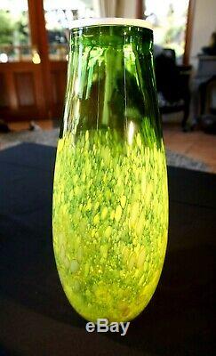 Belle Grand Vintage Lime Green Art Glass Vase