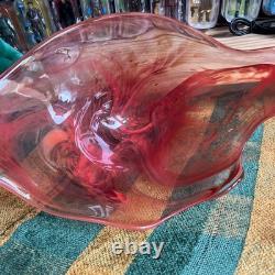 Belle grande coupe en verre art rouge de style Murano vintage vers 1960. Signée, affaire.