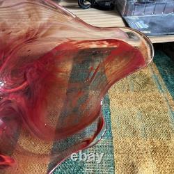 Belle grande coupe en verre art rouge de style Murano vintage vers 1960. Signée, affaire.