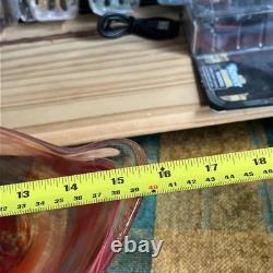 Belle grande coupe en verre art rouge de style Murano vintage vers 1960. Signée, affaire.