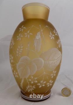 Bohemian Florentine Art Vase En Verre Peint En Émail Cameo. C1890