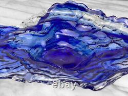 Bol de service en verre soufflé abstrait bleu glace du milieu du siècle