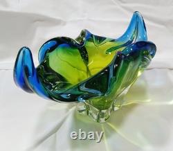 Bol décoratif vintage en verre soufflé à la main, bleu-vert, bohémien tchèque