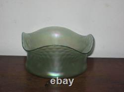 Bol en verre irisé vert clair autrichien bohémien Art Nouveau