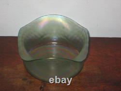 Bol en verre irisé vert clair autrichien bohémien Art Nouveau