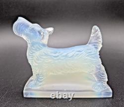 Chien Scottie en verre opalescent Art Déco Sabino de Paris, sans dommage, 4,25 pouces de long