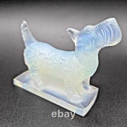 Chien Scottie en verre opalescent Art Déco Sabino de Paris, sans dommage, 4,25 pouces de long