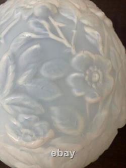 Décoration Florale De Vase Opalescent Art Vertique Verlys Signé Avec Pression 20ème