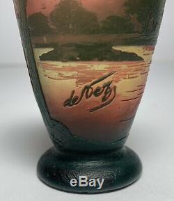 Devez Français Cameo Art Glass Vase Signe Montagnes Arbres Lac Scenic