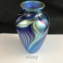 Donald Carlson Art Glass Iridescent Pulled Feather Luster 5 1/2 Vase -signé