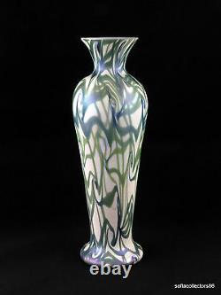 Durand Art Glass 1707 Vert Et Bleu Dans Opal King Tut Pattern Vase