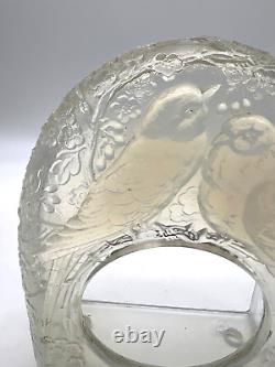 Étui de pendule en verre Art Déco de style Lalique givré avec des oiseaux amoureux vintage.