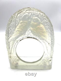 Étui de pendule en verre Art Déco de style Lalique givré avec des oiseaux amoureux vintage.