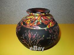 Fenton Art Arbres En Verre Sur Vase Mosaïque Noire # 9/75 Par Kelsey Murphy Et Bomkamp
