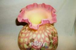 Fenton HP Birmanie Pink Diamond Optic Satin Art Glass Pinch Vase Signé Grand