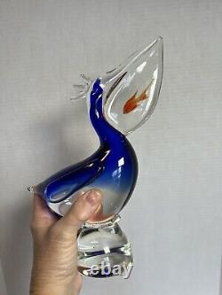 Figurine d'art en verre soufflé à la main de style Murano représentant un pélican tenant un poisson dans sa bouche 11'