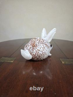 Figurine de lapin en verre artistique moucheté Glasform vintage signée John Ditchfield