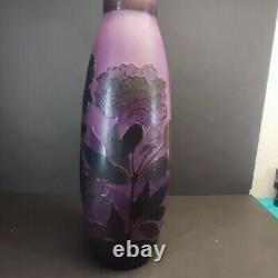 Galle Type(astuce) Reprodution Cameo Art Glass Floral Design Vase. Bien Fait