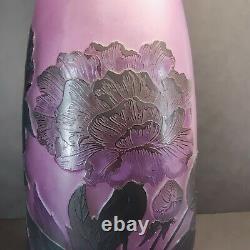 Galle Type(astuce) Reprodution Cameo Art Glass Floral Design Vase. Bien Fait