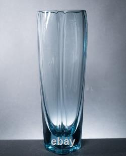 Geoffrey Baxter pour Whitefriars, vase en verre d’art Arctic Blue, début des années 1960