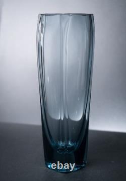 Geoffrey Baxter pour Whitefriars, vase en verre d’art Arctic Blue, début des années 1960