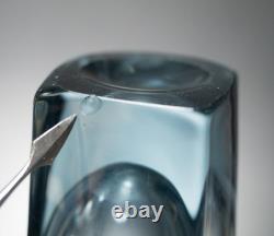 Geoffrey Baxter pour Whitefriars, vase en verre d’art Arctic Blue, début des années 1960
