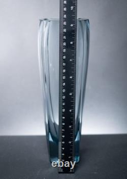 Geoffrey Baxter pour Whitefriars, vase en verre d’art Arctic Blue, début des années 1960