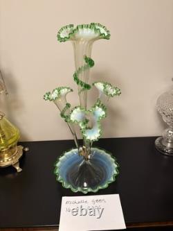 Grand Epergne en Verre de Vaseline Uranium Victorienne à 4 Trompettes Stourbridge c1890