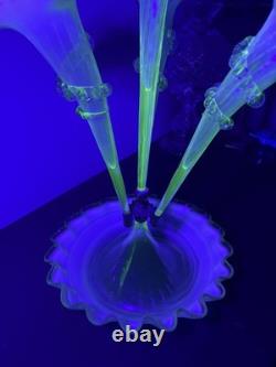 Grand Epergne en Verre de Vaseline Uranium Victorienne à 4 Trompettes Stourbridge c1890
