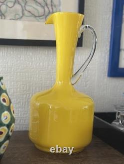Grand pichet en verre art jaune de style Murano italien de 32 cm des années 50.