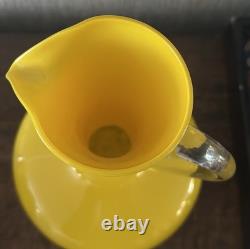 Grand pichet en verre art jaune de style Murano italien de 32 cm des années 50.