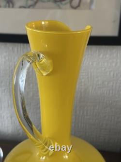Grand pichet en verre art jaune de style Murano italien de 32 cm des années 50.