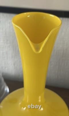 Grand pichet en verre art jaune de style Murano italien de 32 cm des années 50.