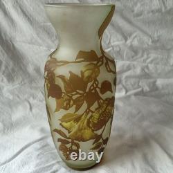 Grand vase en verre camée gravé à l'acide