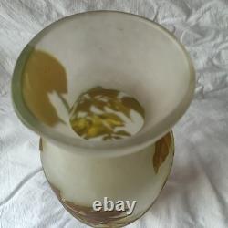 Grand vase en verre camée gravé à l'acide