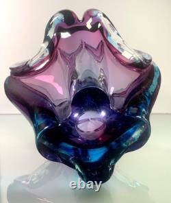 Grand vase sculptural en verre d'art Sommerso de style Murano, pièce maîtresse de 51 cm