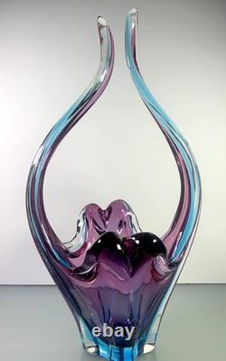 Grand vase sculptural en verre d'art Sommerso de style Murano, pièce maîtresse de 51 cm
