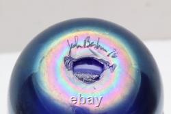 JOHN BARBER Studio Vase en verre d’art suspendu à cœurs irisés bleu cobalt à bord ondulé