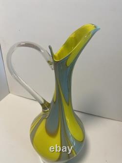 Jug en verre Empoli rayé jaune et gris par Vetreria Artigiana Sanminiatello Jug en verre Empoli rayé jaune et gris par Vetreria Artigiana Sanminiatello