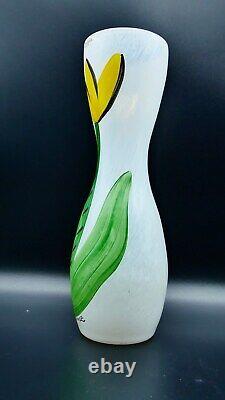 Kosta Boda Vintage Ulrica Hydman-Vallien's Hourglass Vase Stained White Art   <br/>	   	 <br/>La vase sablier vintage de Kosta Boda Ulrica Hydman-Vallien taché d'art blanc