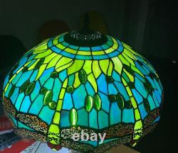 Lampe de plafond de style Tiffany / Lumière verte de Dragonfly Art 16 Abat-jour artisanal Maison