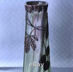 Loetz Art Vase En Verre Montage Bronze Twist Iridescent Forme Carrée