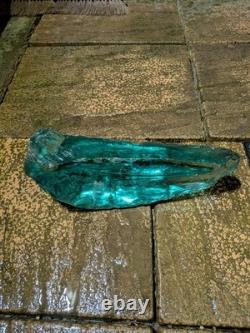 Longue pièce décorative en verre de laitier vert aqua de 7,5 kg