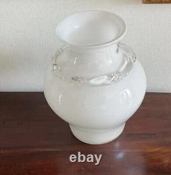 Magnifique vase en verre blanc de l'art de Kamei Osaka au Japon