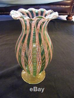 Murano Italie Art Glass Cannelée Ruffle Footed Or Jaune Fleck Flake Ruban Vase