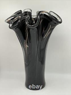 Nouveau vase en verre d'art Murano, 16 pouces de haut, à bordure ondulée, fait main. Fabriqué en Italie.