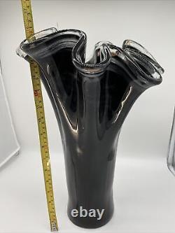 Nouveau vase en verre d'art Murano, 16 pouces de haut, à bordure ondulée, fait main. Fabriqué en Italie.