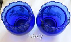 Paire de vases en verre bleu Mary Gregory soufflés à la main, véritables, de la fin du 19ème siècle.