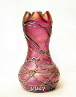 Pallme-koenig Autriche Art Nouveau Art Verre Canneberge Iridescent Vase Fileté
