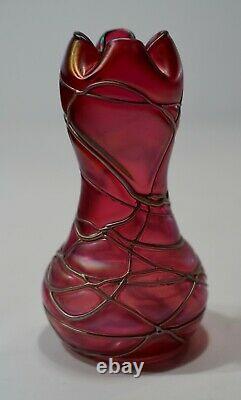 Pallme-koenig Autriche Art Nouveau Art Verre Canneberge Iridescent Vase Fileté